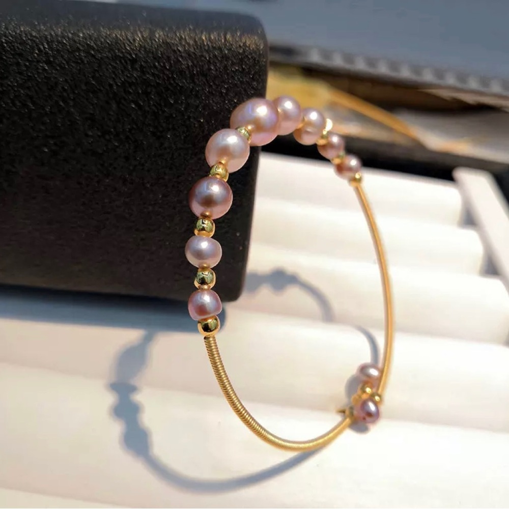NATURAL purple pearl adjustable/stretch wire bracelet